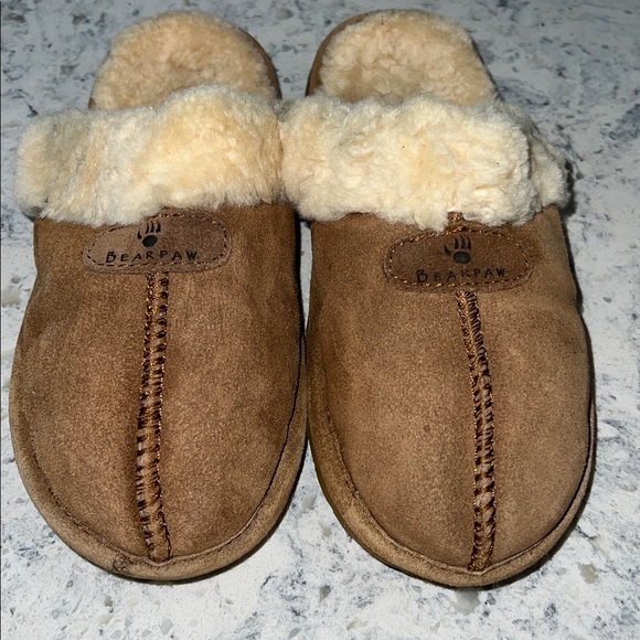 BearPaw Tan Suede Slippers with Cream Lining size 7 - Picture 1 of 5